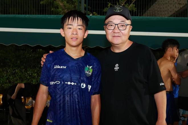 决胜两罚大心脏!18岁布泽尔三分9中6比大学还准 灰熊官方连推点赞