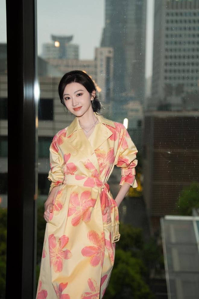 他是周苏红现任丈夫,大她8岁是有名富商,主动照顾汤淼已13年