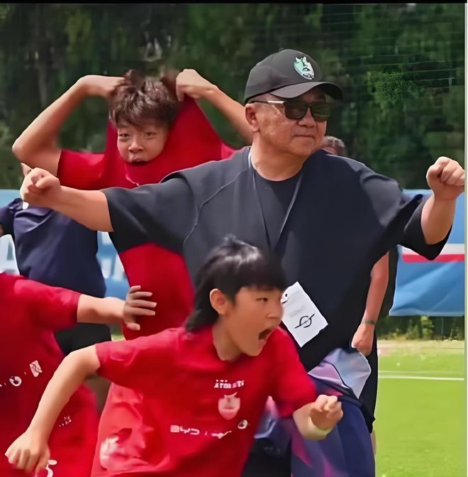 决胜两罚大心脏!18岁布泽尔三分9中6比大学还准 灰熊官方连推点赞