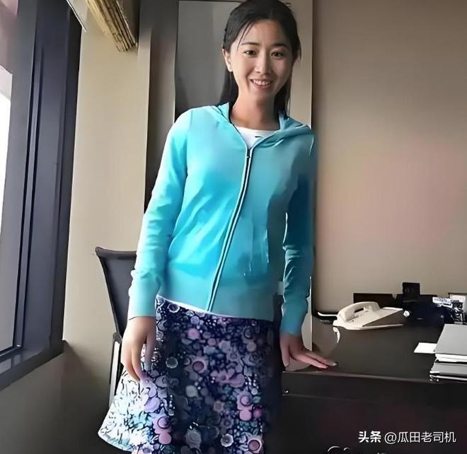 公路车骑行服，熟女骑行穿搭，利落面料勾勒饱满曲线